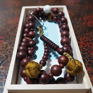 Roughly ground red sandalwood (largest bead: tiger eye)